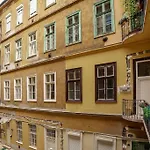 Cityscape Budget Apartments Kiraly