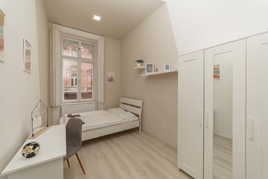 Apartment Cityscape Budget Kiraly